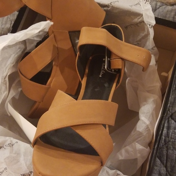 Sandals - Picture 2 of 2